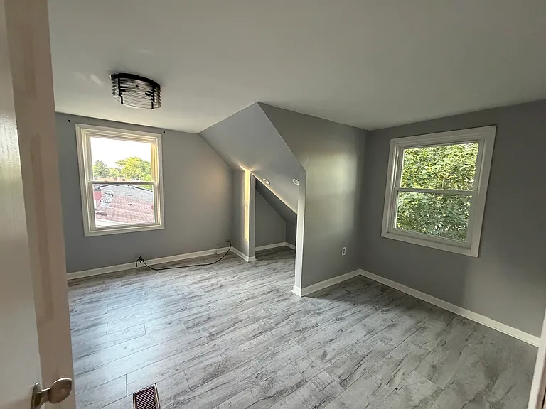 1469 Forest Ave — Photo 8