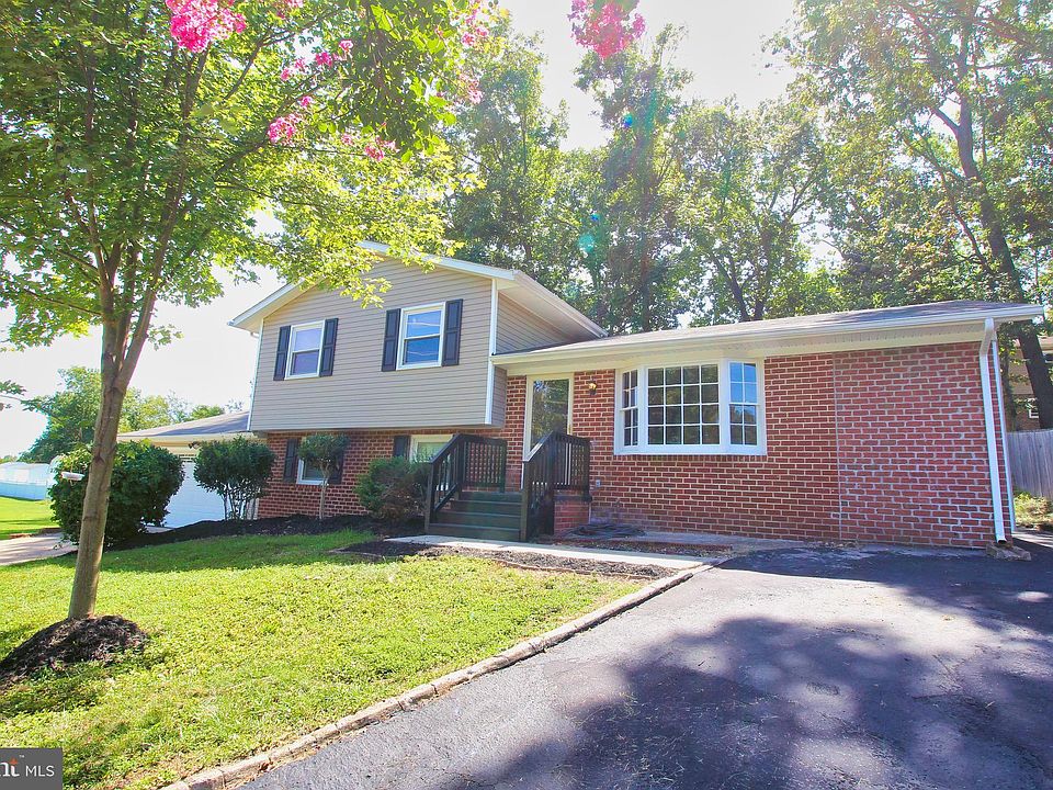 1st image of 420 Deerwood Dr