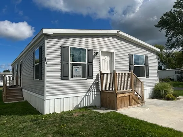 19 Roadside Dr #Ro19, Hamlin, NY 14464