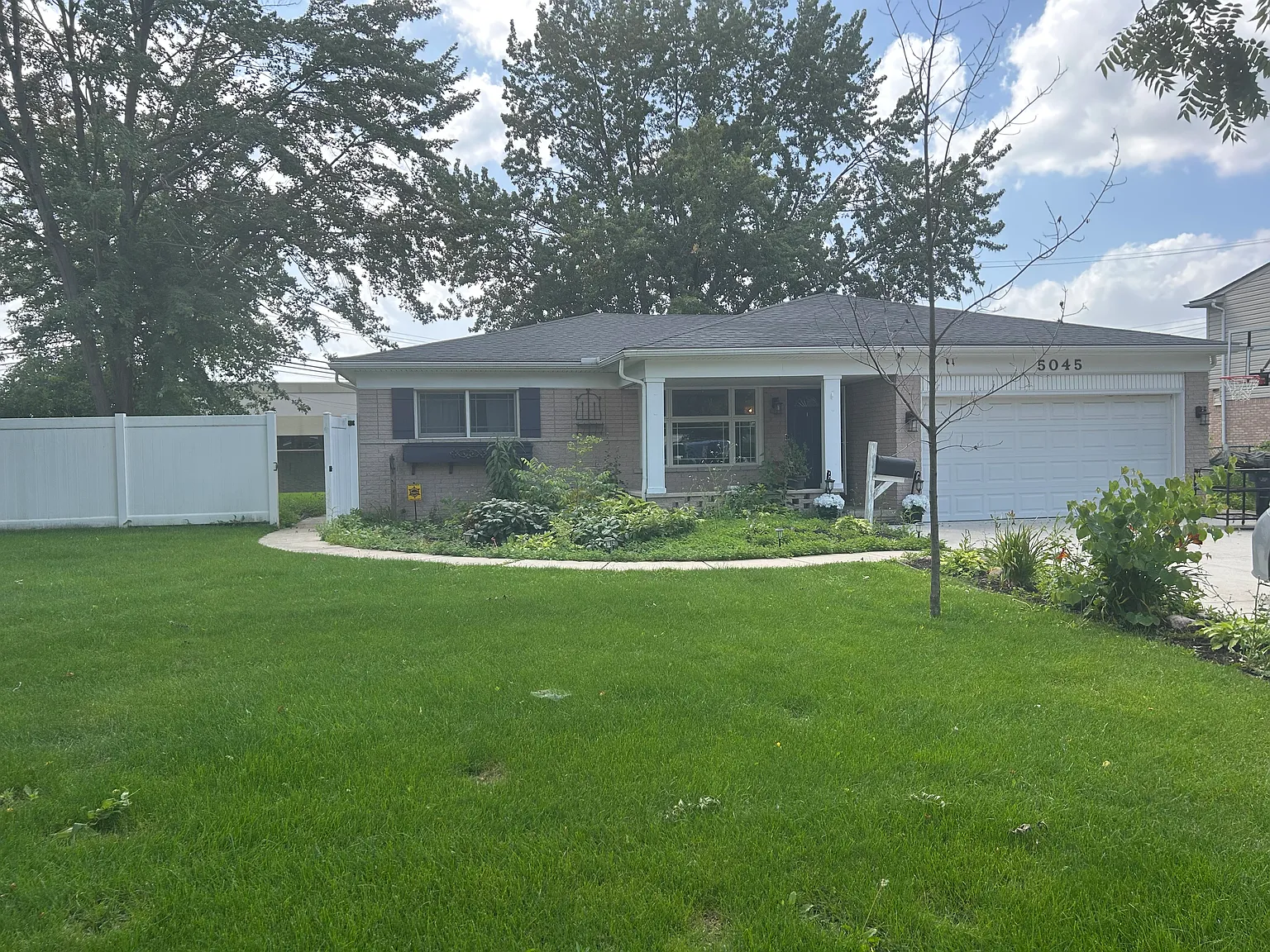 3 bed, 1458 sqft, $2,700 — Photo 2