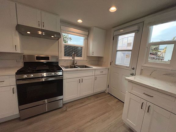 2nd image of 3119-3127 S Pacific Ave