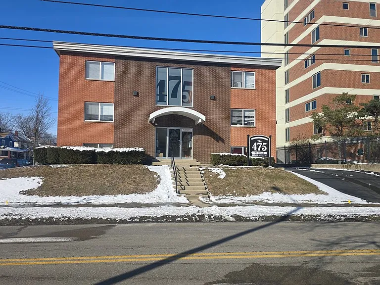 475 W Grand Ave #16 — Photo 1