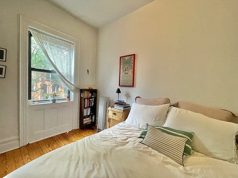 672 Park Pl #2R — Photo 16