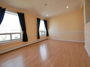 1383 Queen St E #206, Toronto, ON M4L 1C7