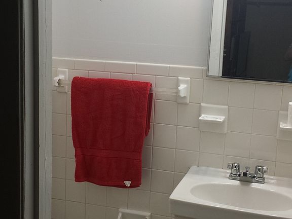 5th image of 35 Hillcrest Ave