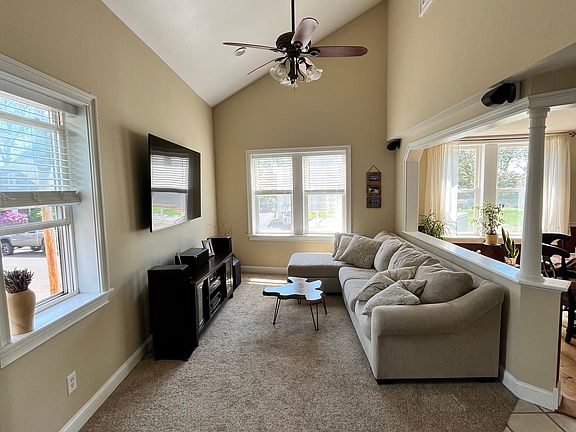 2nd image of 301 W Market St APT 5