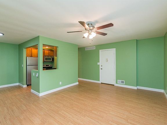 5th image of 840 Malabu Dr APT 203