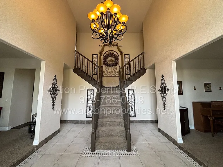 4726 Abbey Hl — Photo 4