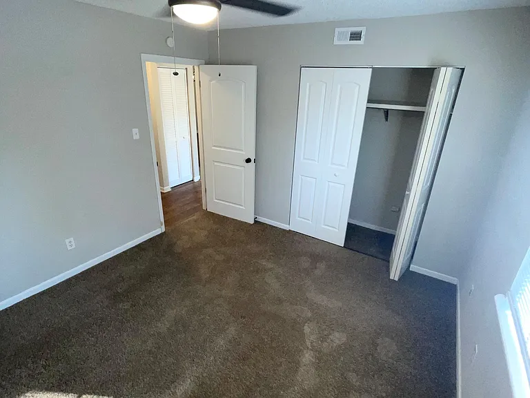 Oak Terrace Apartments — Photo 10