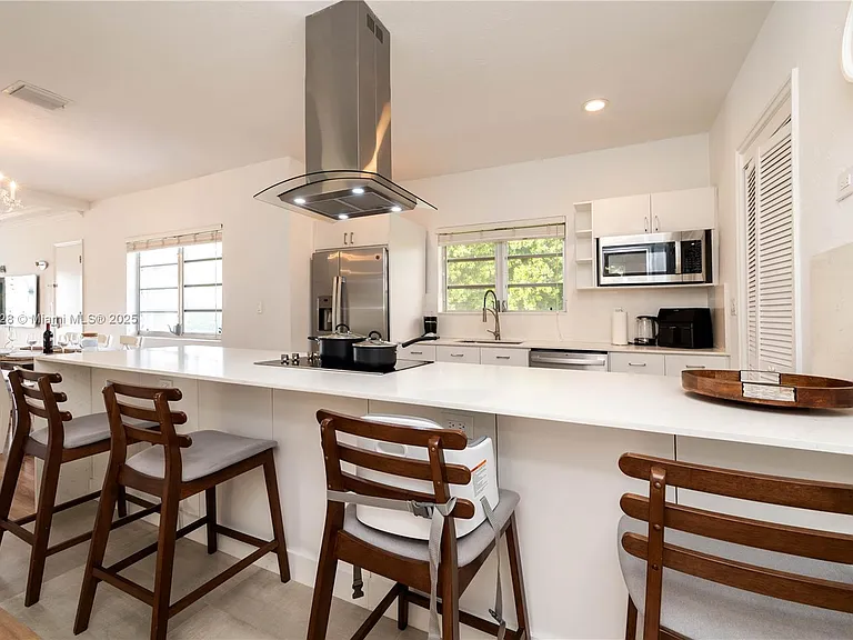 501 SW 24th Rd — Photo 4