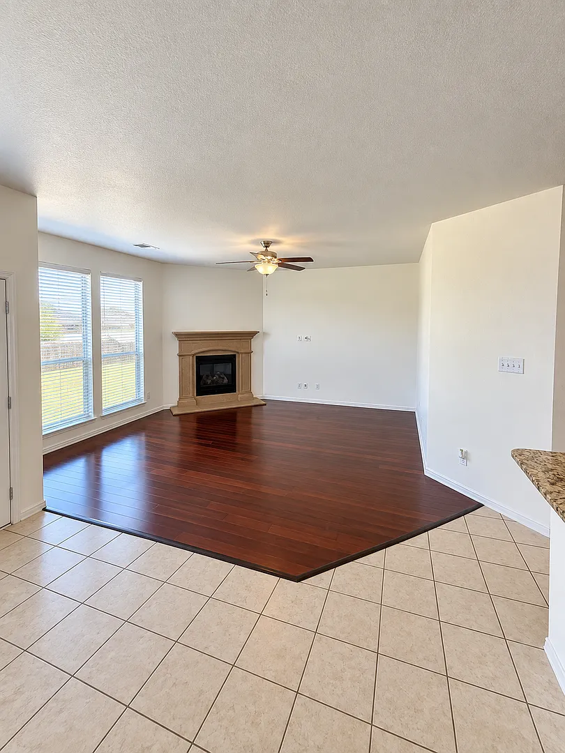 Charming & Spacious 3-Bedroom Home in Trails of Marine Creek! — Photo 3
