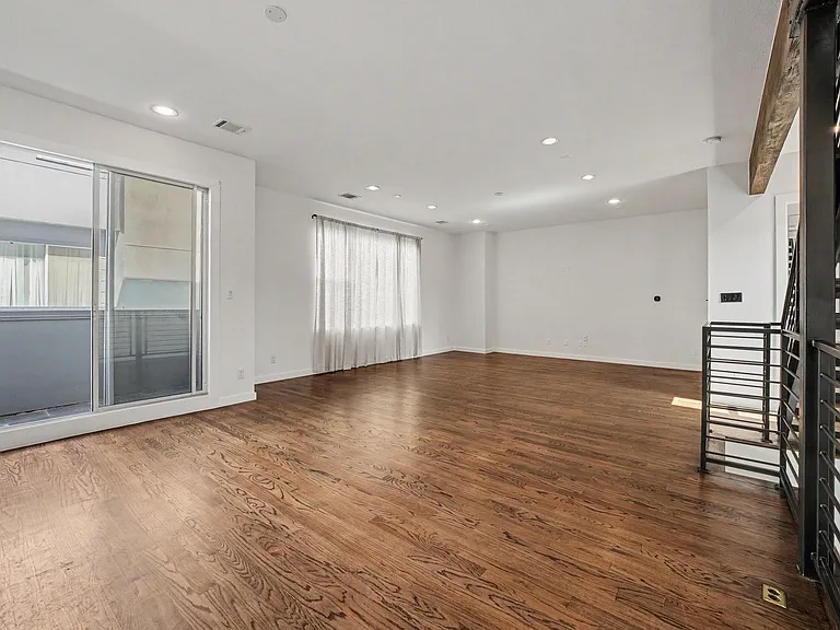 910 W 19th St #B — Photo 7