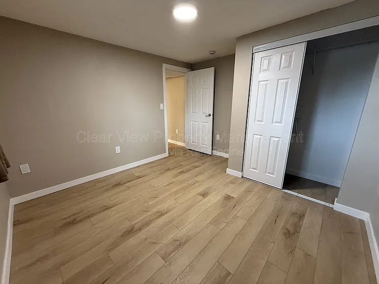 18 Trinity Pl W — Photo 29