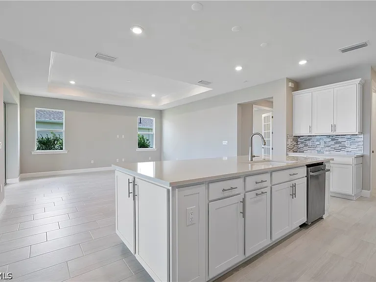 16056 Shoreline Dr — Photo 15