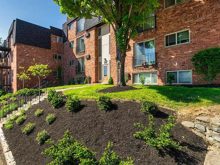 Romaine Court — Photo 34