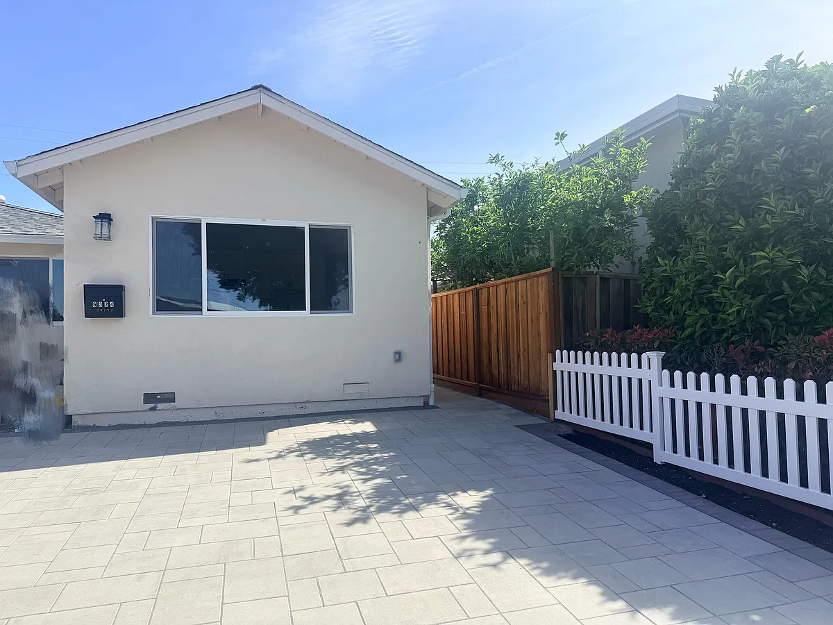Photo 1 of 9 - 6324 Bollinger Rd #2 - San Jose, CA Primary Photo - 6324 Bollinger Rd #2
