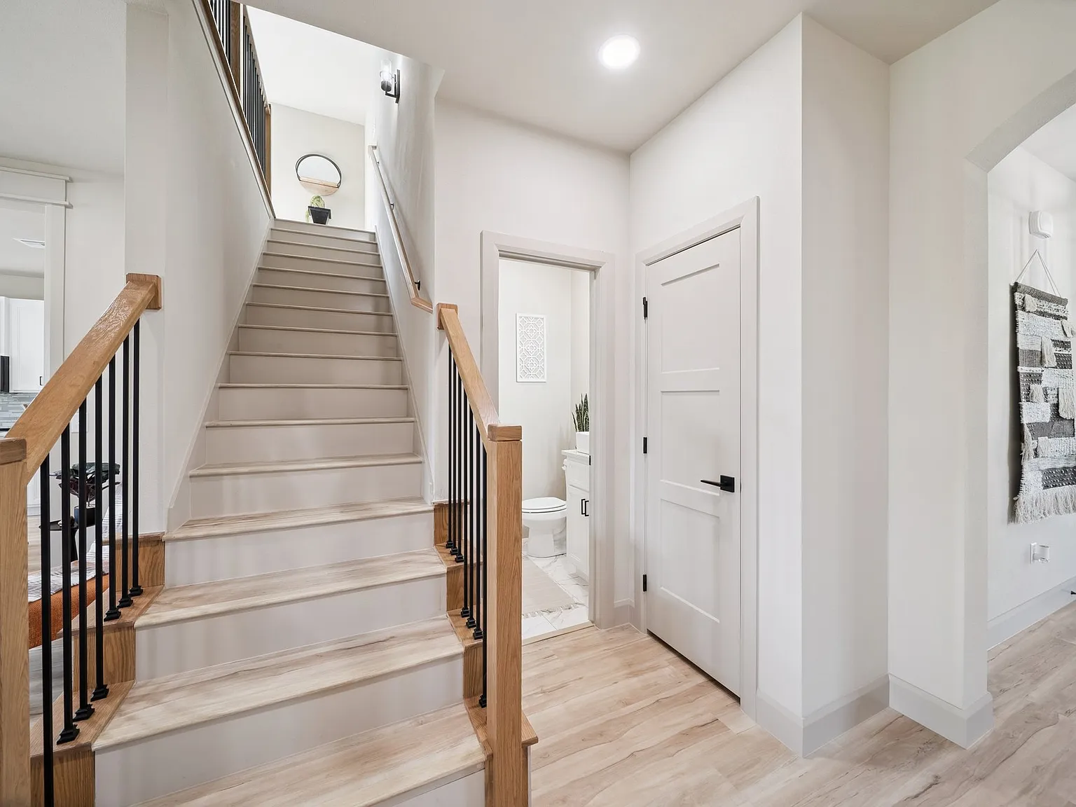 3 bed, 2.5 bath, 2660 sqft, $2,700 — Photo 4