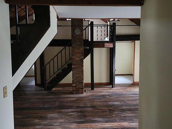 3rd image of 14 Commercial Ave
