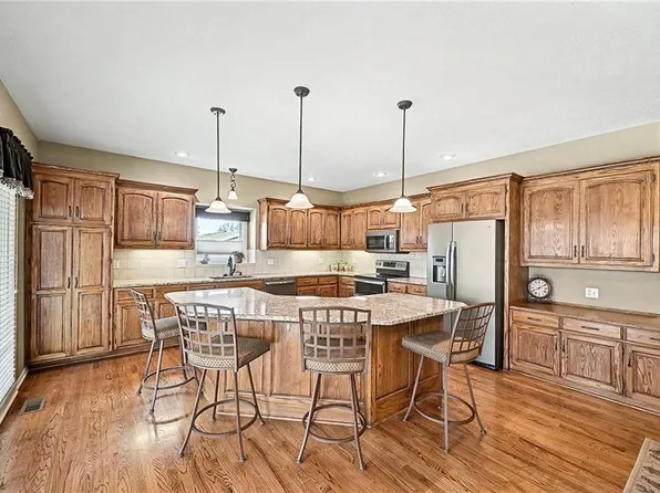 1508 Ridgeway Dr, Liberty, MO 64068