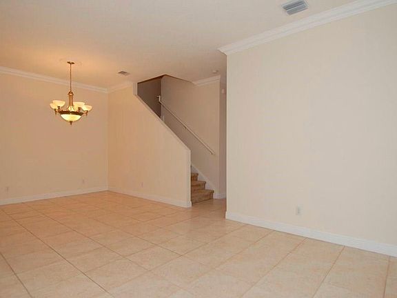 5th image of 3425 Lakeside Dr