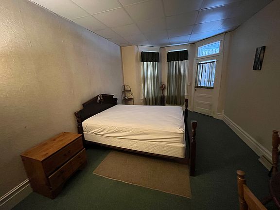2nd image of 412A Desmond St #412A