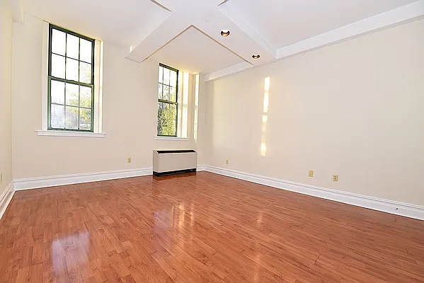 Rented by Keller Williams NYC | media 27