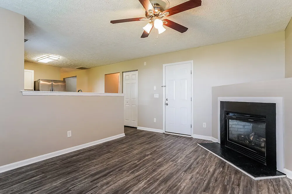 4 bed, 2.5 bath, 1875 sqft, $2,060 — Photo 4