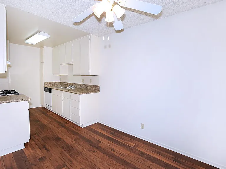 Emerald West Apartments — Photo 13