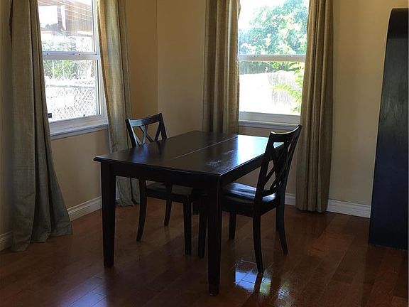 5th image of 3545 Modesto Dr