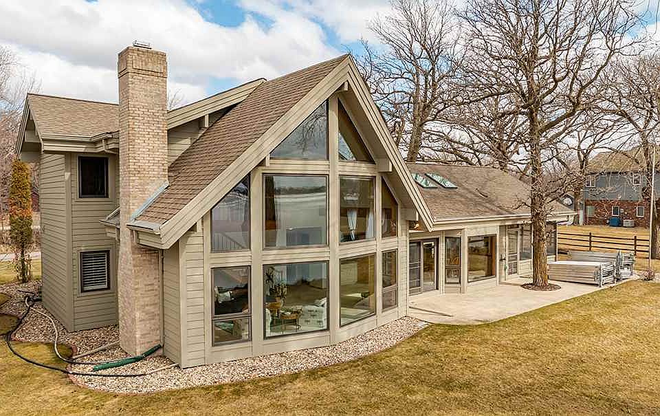 1st image of 1907 Lakeshore Dr