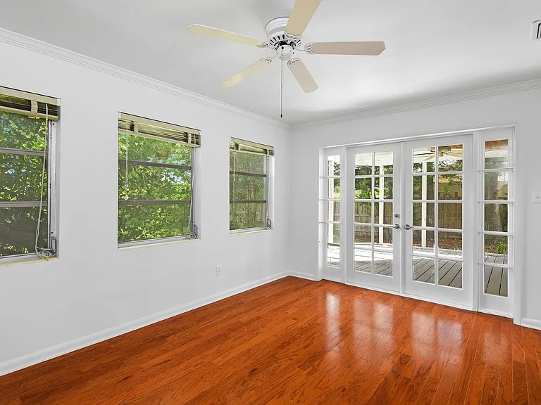 2107 Brookview Dr — Photo 9