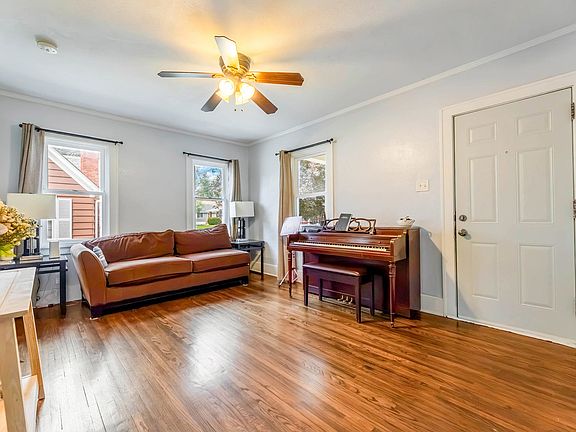 2nd image of 833 Douglas Ave