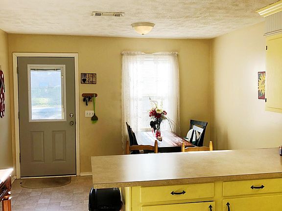 4th image of 8868 W Parkway N