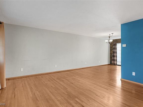 4th image of 650 E Parkleigh Dr