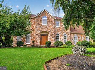 102 Trotter Ln, North Wales, PA 19454