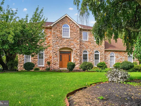 102 Trotter Ln, North Wales, PA 19454