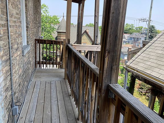 2nd image of 3556 W Wrightwood Ave #2F