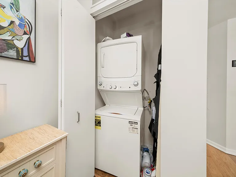 160 E Illinois St #2101 — Photo 7