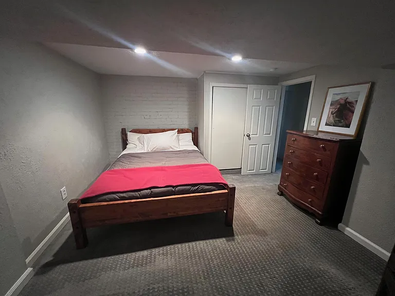 Bedroom 1 with a queen sized tempurpedic mattress