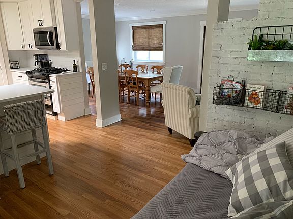 3rd image of 4116 Peachtree Cir E