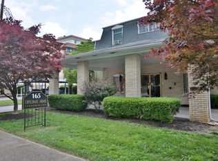 165 Thierman Ln APT 109, Saint Matthews, KY 40207