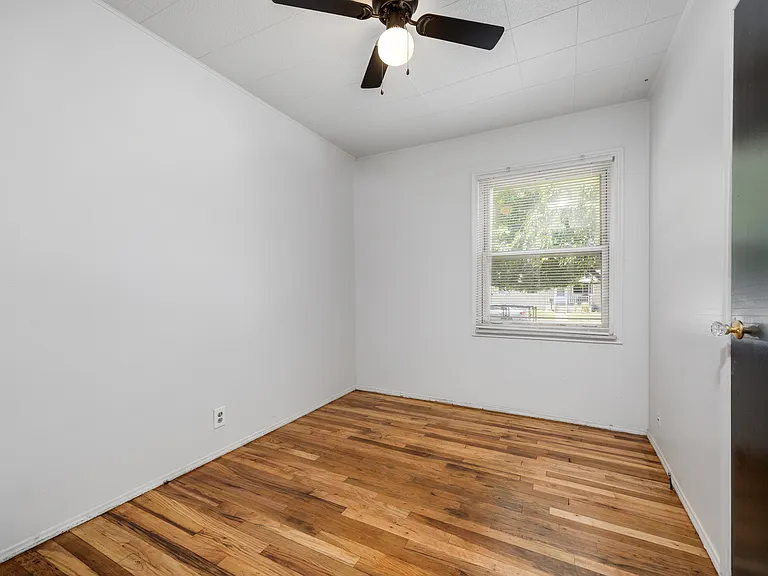26080 Blumfield St — Photo 11