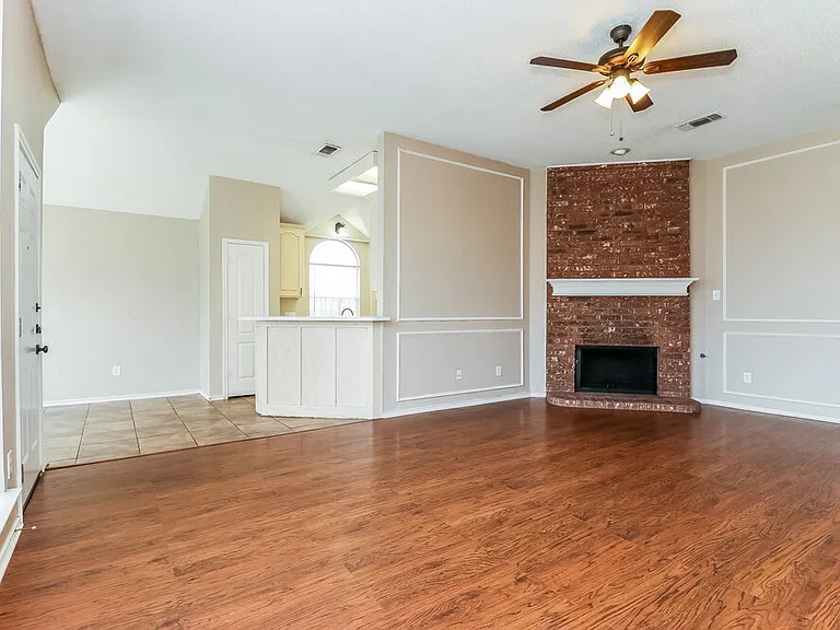 7728 Blossom Dr — Photo 2