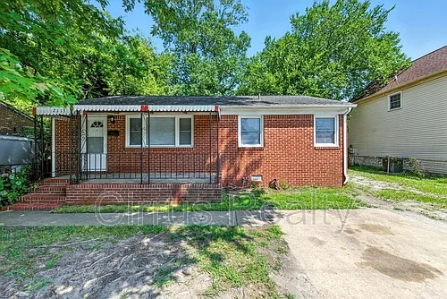 2113 Victoria Blvd Photo 1