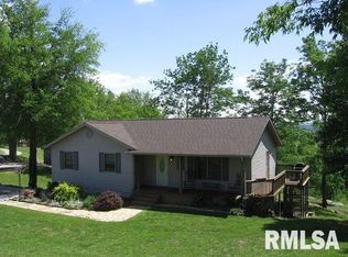 1145 Skyline Dr, Cobden, IL 62920
