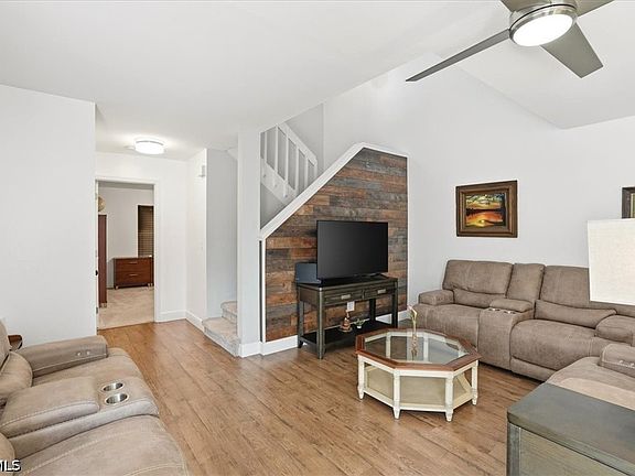 4th image of 13730 Downing Ln #W1