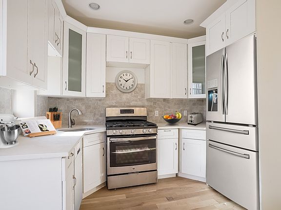 3rd image of 555 W 183rd St APT 1