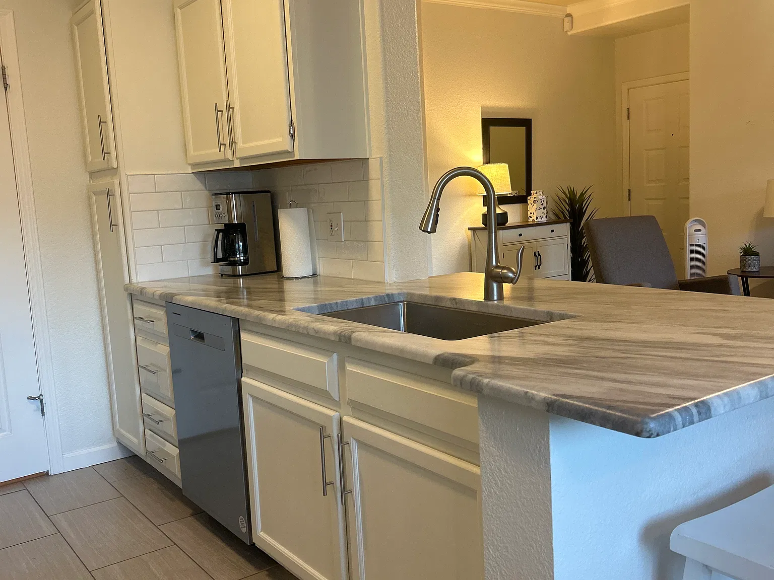 1 bed, 732 sqft, $1,625 — Photo 2
