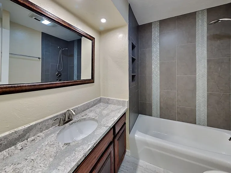 908 East Dr — Photo 18