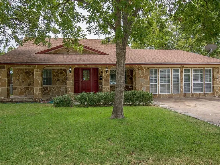 2310 Ridgedale Dr — Photo 1